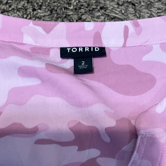 Torrid Pink Camouflage Blouse 2X - Picture 4 of 7